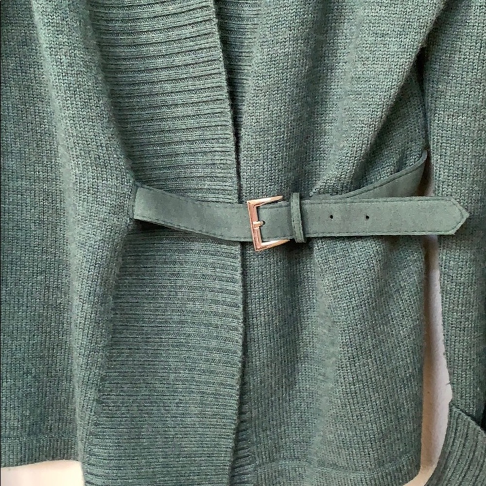 Sweater - Picture 4 of 4